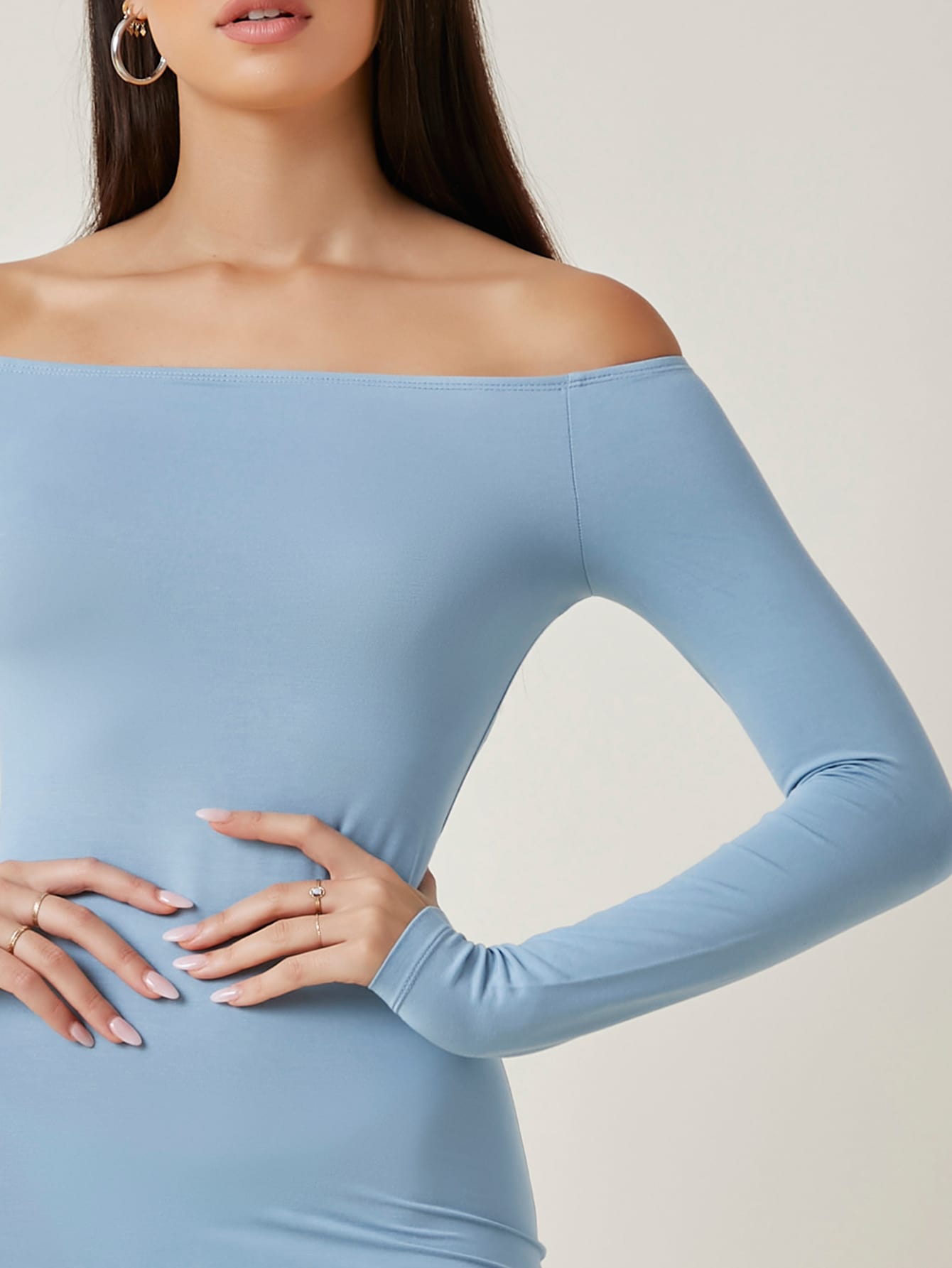 Vestido ajustado con mangas de hombros descubiertos con altura a la rodilla para mujer