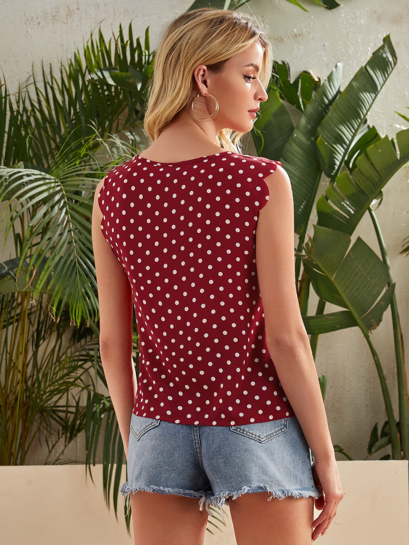 Blusa sin mangas con orilla de relieve con diseño de lunares y cuello redondo para mujer